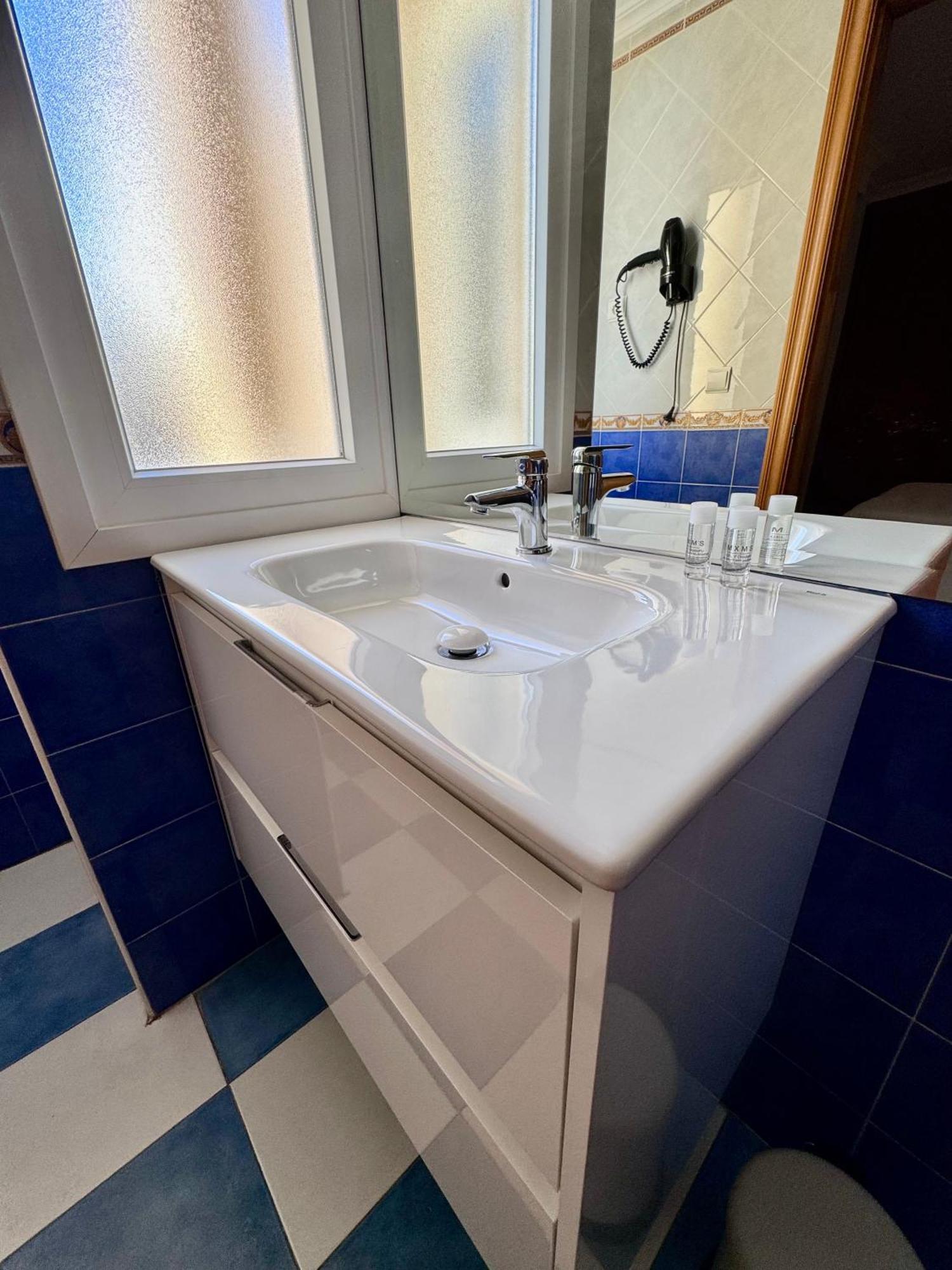 Apartamentos Nina De Oro Торемолинос Екстериор снимка