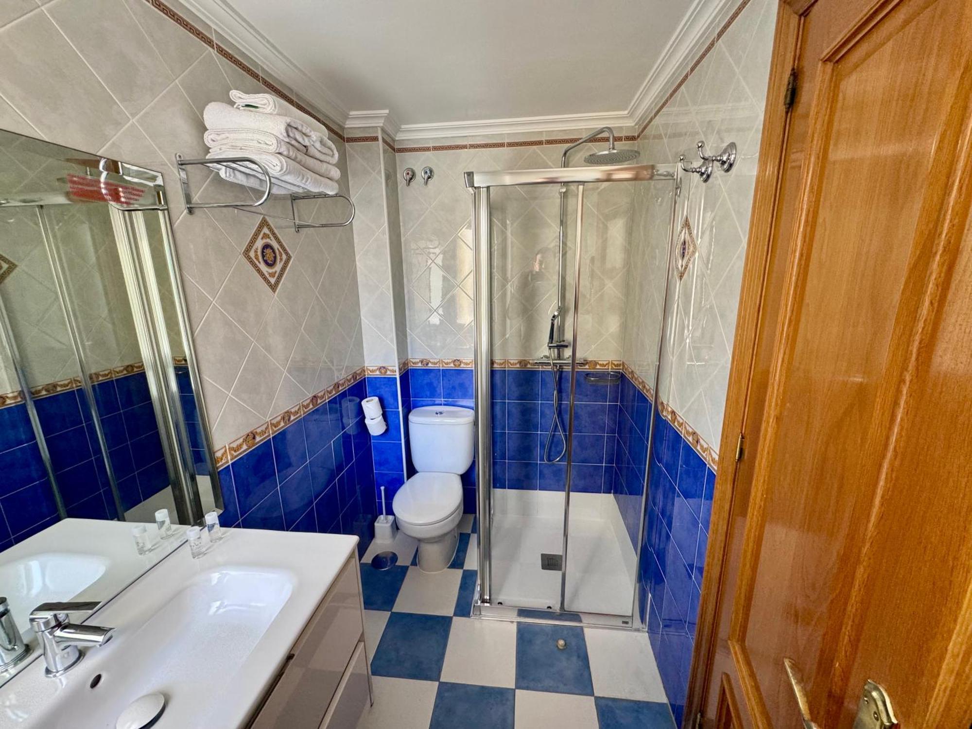Apartamentos Nina De Oro Торемолинос Екстериор снимка