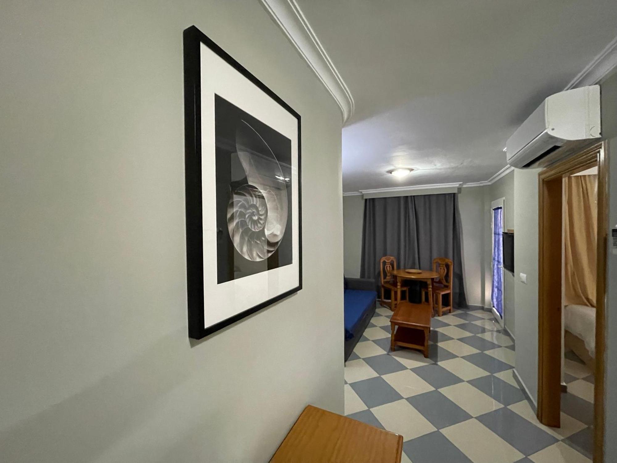 Apartamentos Nina De Oro Торемолинос Екстериор снимка
