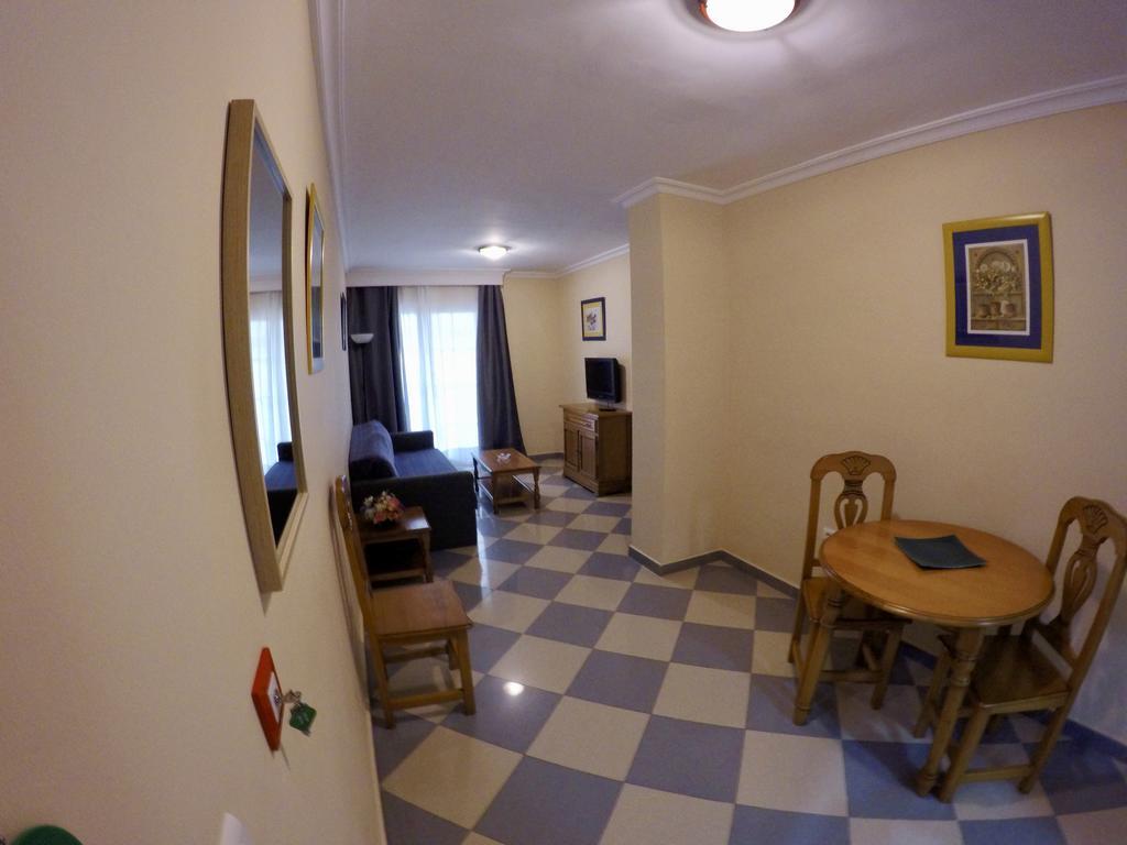 Apartamentos Nina De Oro Торемолинос Екстериор снимка